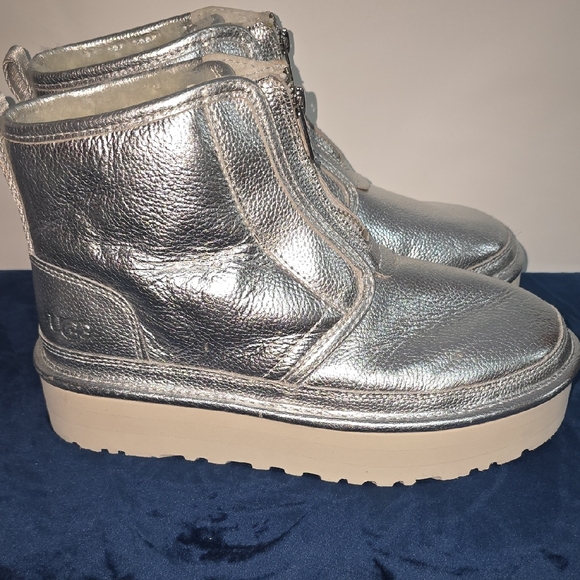 UGG Women's Metallic Silver Winter Boots - Picture 9 of 9